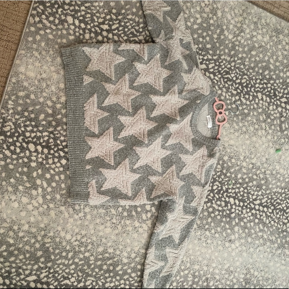 Vestique star sweater